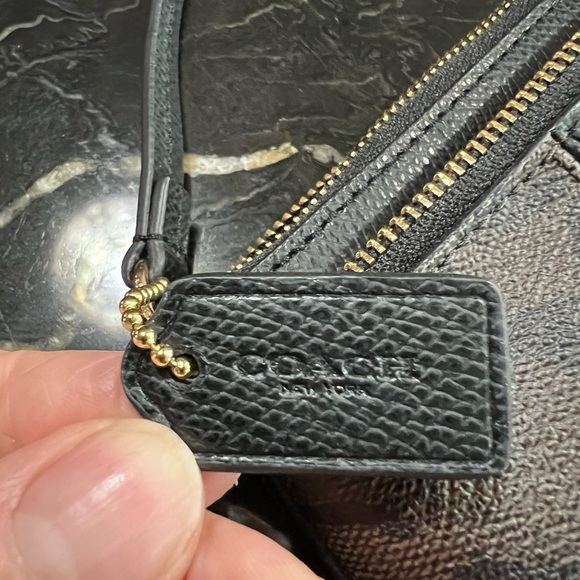 Coach Billfold - Picture 5 of 7